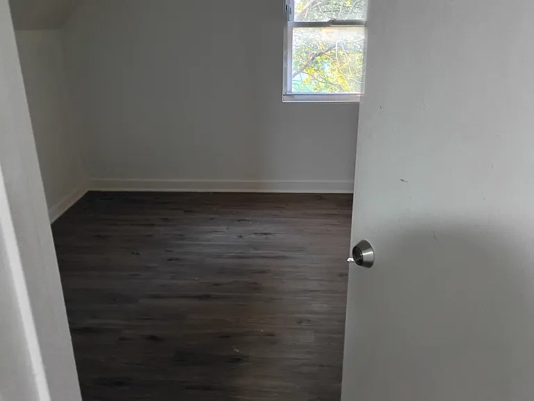 1268 W 71st Pl — Photo 3