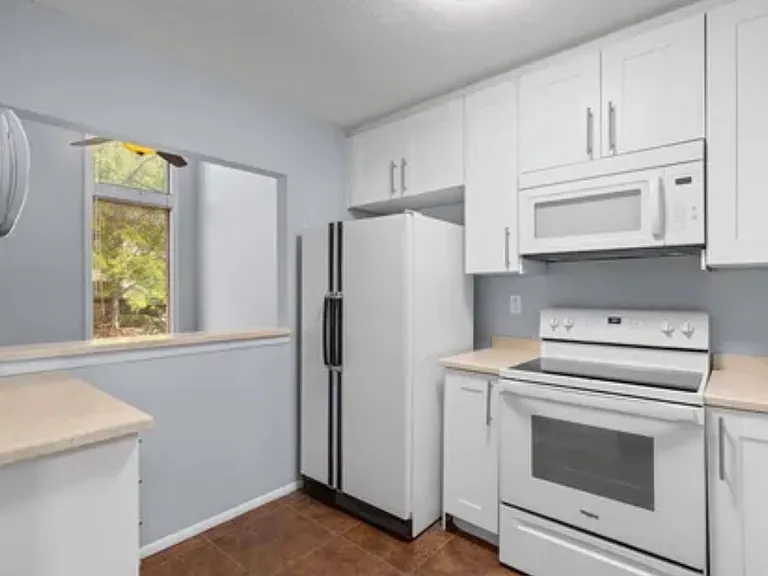 885 Lionsgate Dr — Photo 10