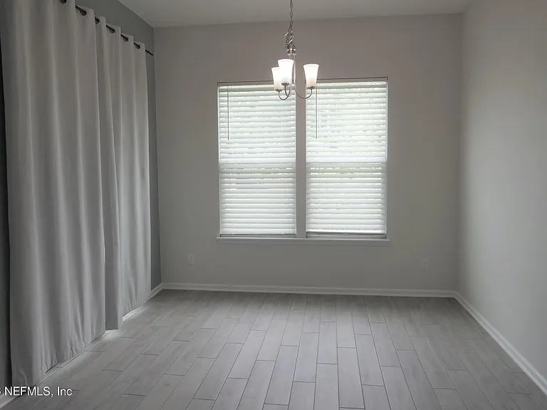 375 Great Lakes Ct — Photo 17