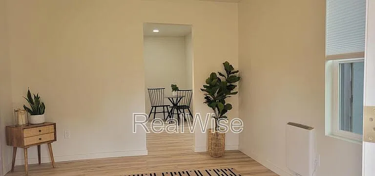 509 NW C St #5 — Photo 3