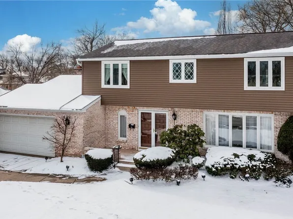 27 Summerview Rd, Williamsville, NY 14221