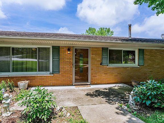 3rd image of 430 Hume Dr