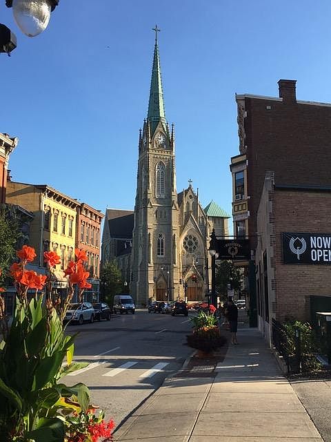Woodburn Arts/Business District 1-block from apartment