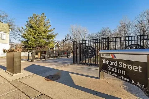 15 Dwight St — Photo 34