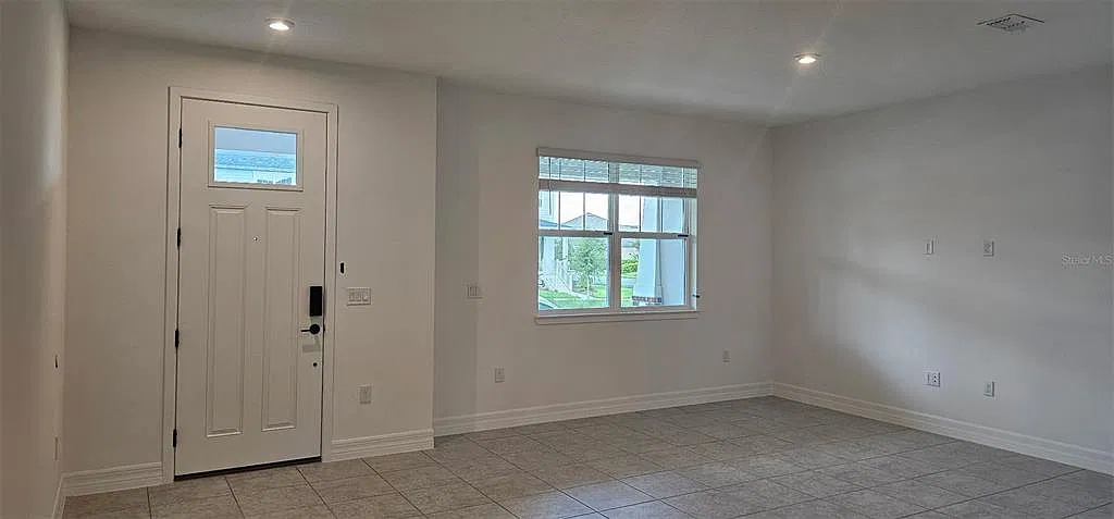 3 bed, 2.5 bath, 1653 sqft, $2,350 — Photo 4