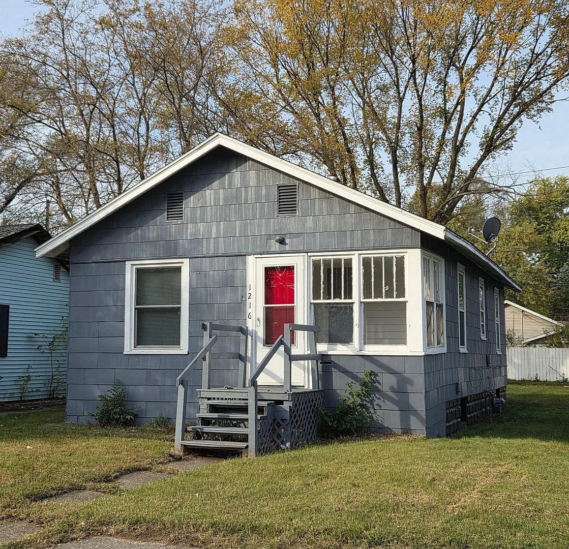 2 bed, 1.0 bath, 1332 sqft, $1,250 — Photo 1