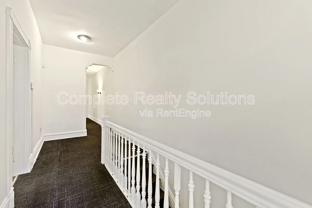 Building Photo - 5130 Kensington Ave #2
