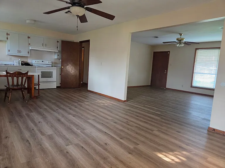 2314 Sauvelle Dr — Photo 9