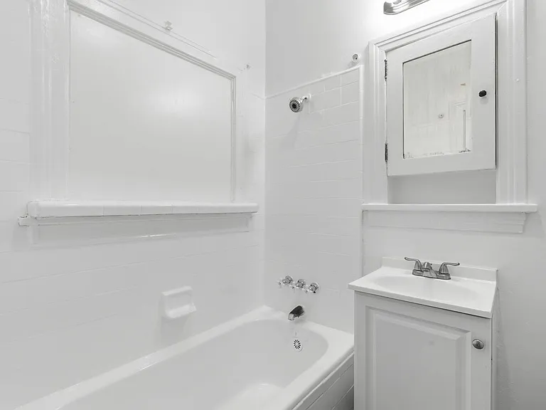 707 W 48th Street — Photo 11