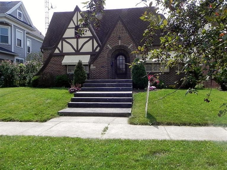 1st image of 215 E 3rd St