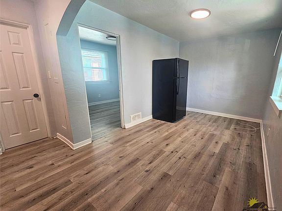 5th image of 228 N Oleander Ave #6