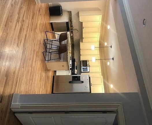 5th image of 636 Hinman Ave