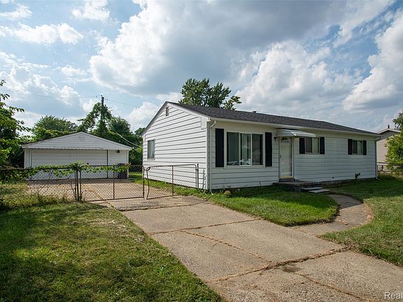 2nd image of 33711 Floyd St