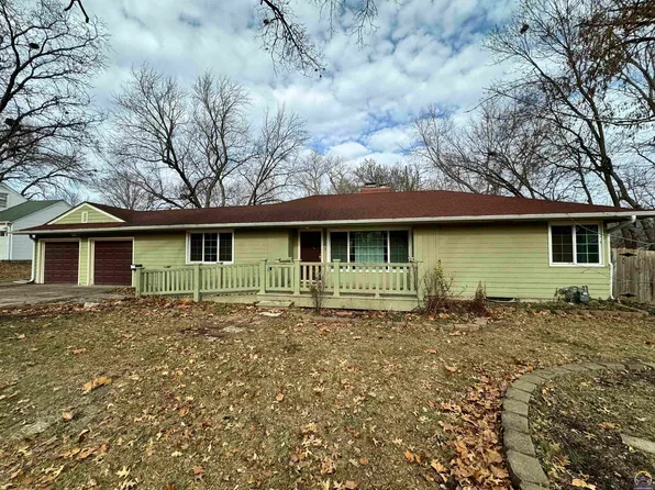 3910 SW Stratford Rd, Topeka, KS 66604