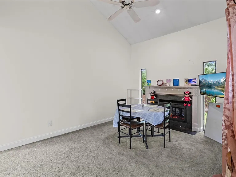 130 Sayre Dr — Photo 15