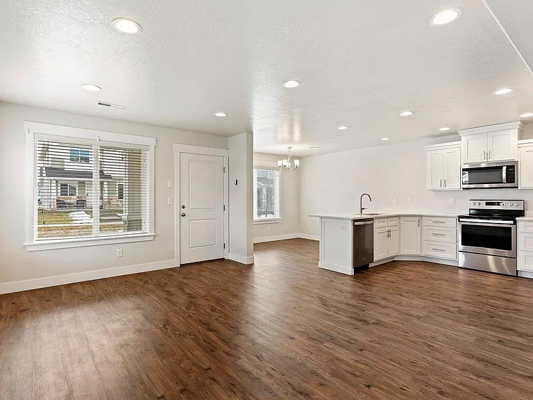 Living room / Kitchen open floor plan