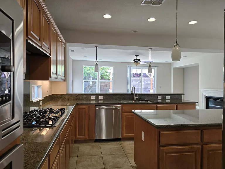 626 W La Canada Ave — Photo 14