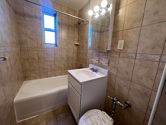 4th image of 16420 Highland Ave APT 4F