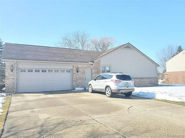 Garage Entrance & Driveway