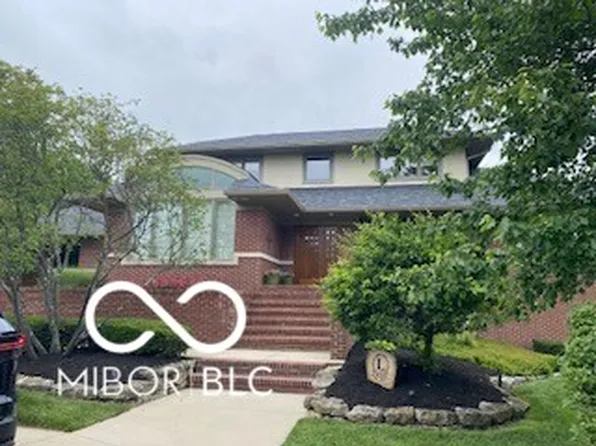 8224 W Mulligan Ln, Columbus, IN 47201