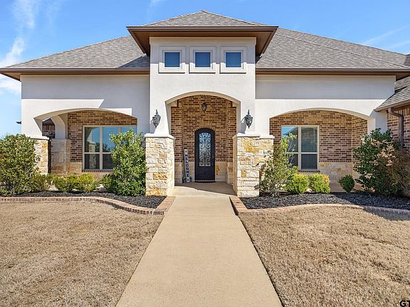 5th image of 220 Essex Dr