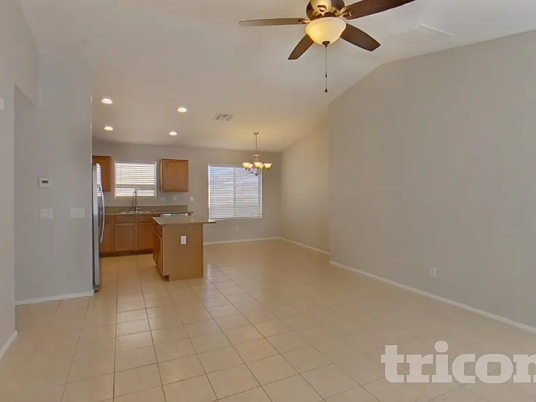39964 W Sanders Way — Photo 3