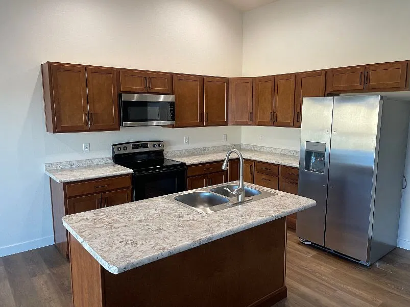 3 bed, $2,195 — Photo 2