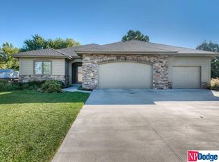 7517 S 93rd St, La Vista, NE 68128