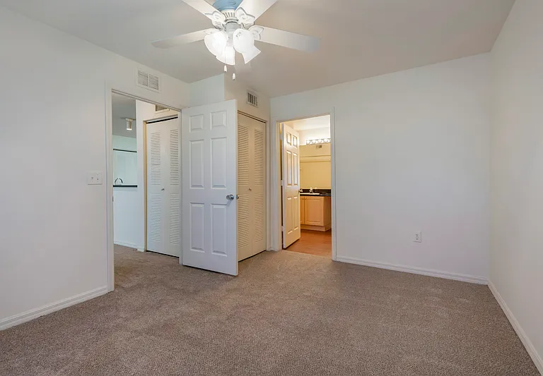 Wexford Apartments — Photo 17