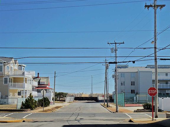 4th image of 110 34th St #East