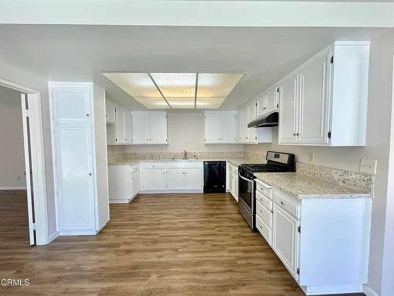 936 Belmont Ave — Photo 9