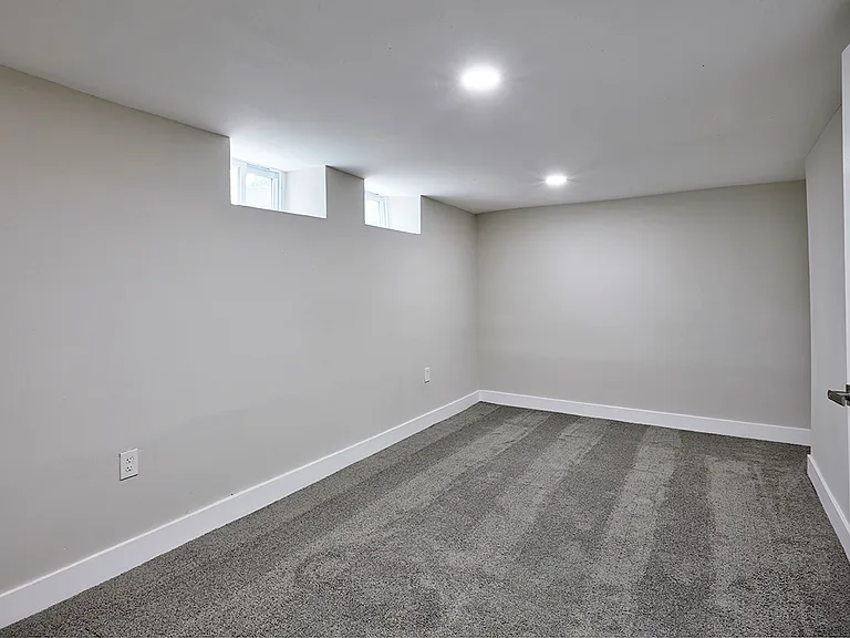 1038 E Mount Pleasant Ave — Photo 28