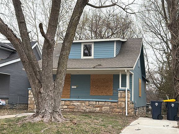 2nd image of 2525 Quincy Ave
