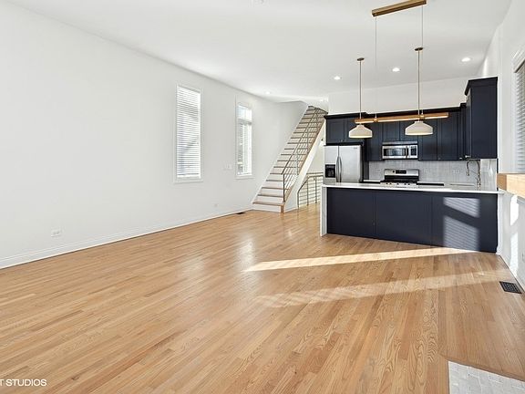 5th image of 4012 N Mozart St #3