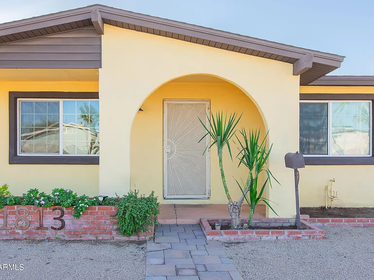 1813 E Ellis Dr — Photo 1