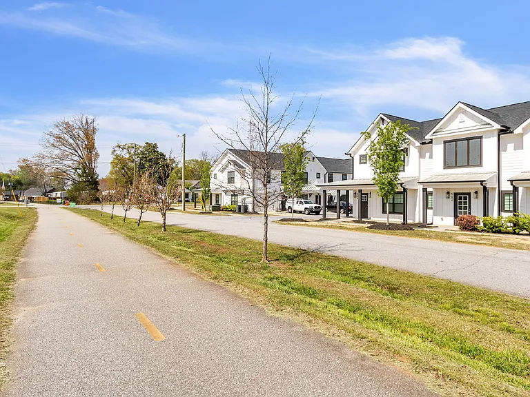 8 Tolar Rd — Photo 41