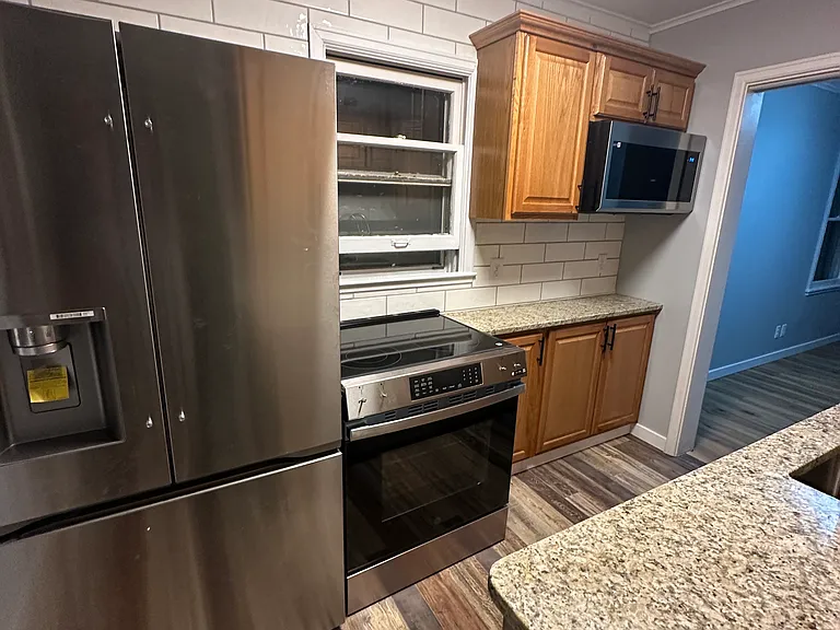 2916 S Summit Ave — Photo 4
