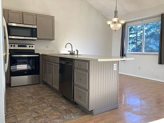 KITCHEN & DINING AREA