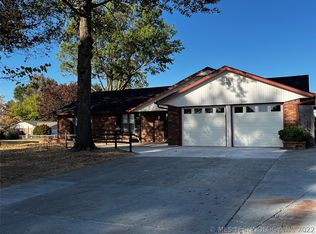 207 Gawf Ln, Muskogee, OK 74403