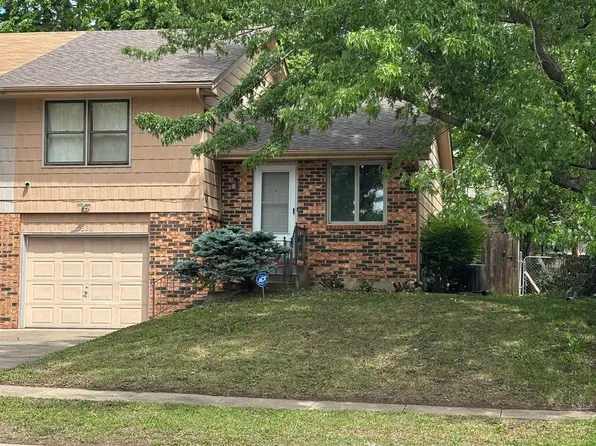 3626 SW Cambridge Ave, Topeka, KS 66614