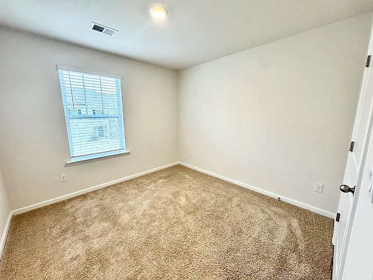 203 Oakmont Valley Trl — Photo 32