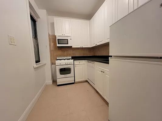 5th image of 250 W 78th St APT 4bf