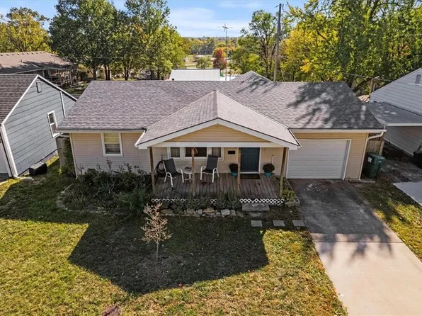 7 E Park St, Paola, KS 66071