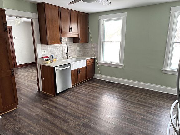 3rd image of 340 N Wright St