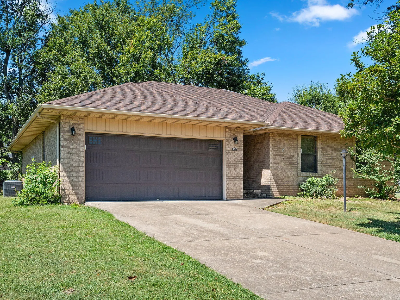 3 bed, 2.0 bath, 1654 sqft, $1,795 — Photo 2