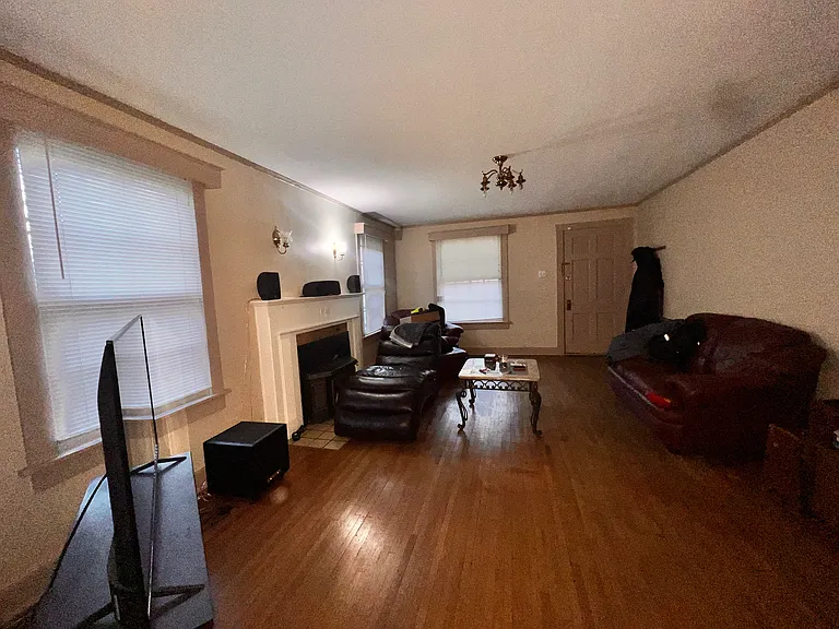 1319 S Fremont Ave — Photo 17