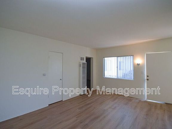3rd image of 1740 Ventura Blvd APT 2B