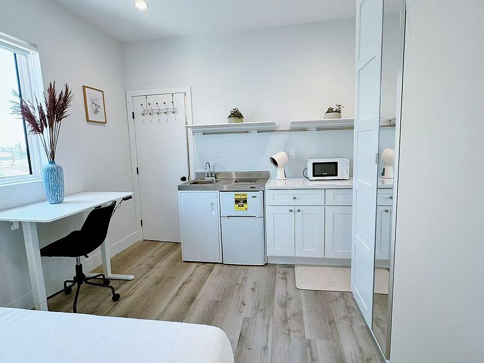 2nd image of 3020 S Normandie Ave #F4