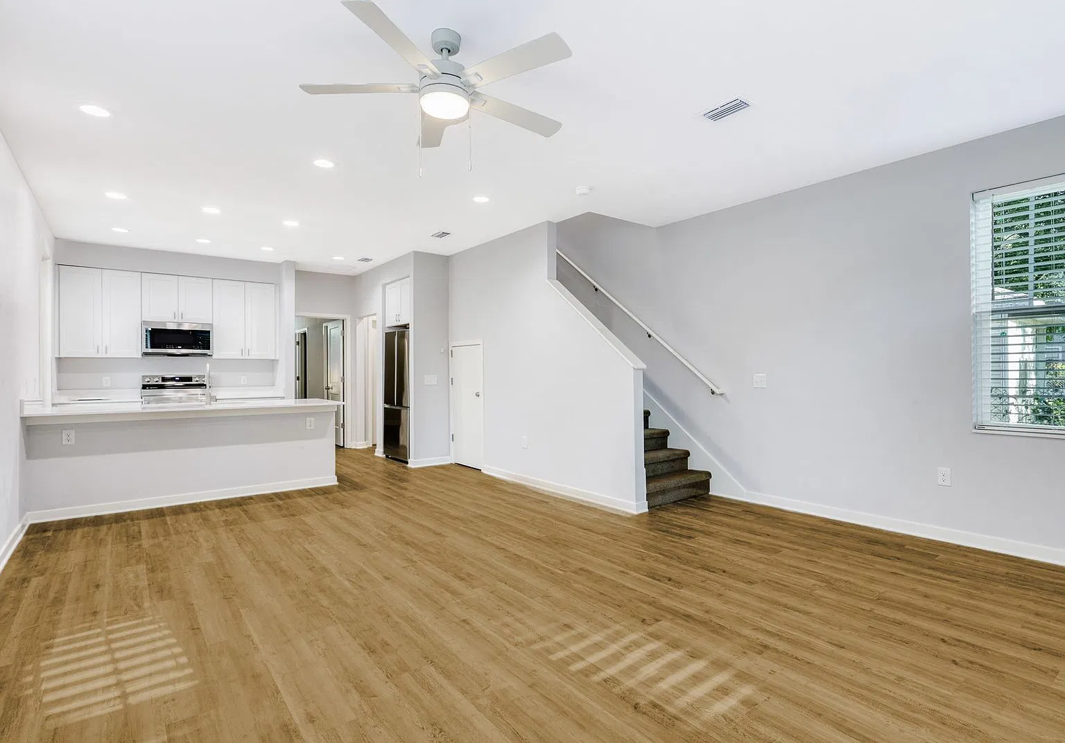 Brand New Construction Luxury 4 Bed/4 Bath home within 3 blocks from UF. — Photo 3