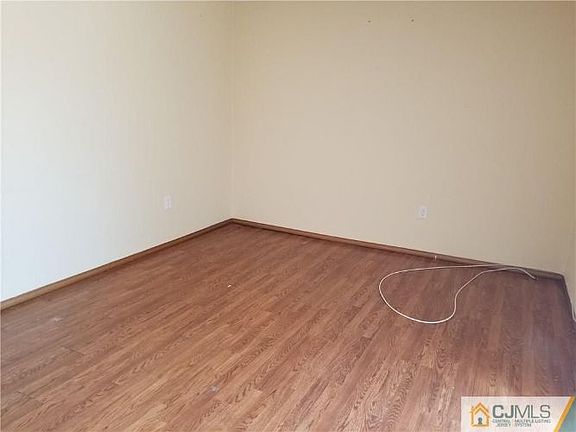 4th image of 34 Tiger Lily Ct